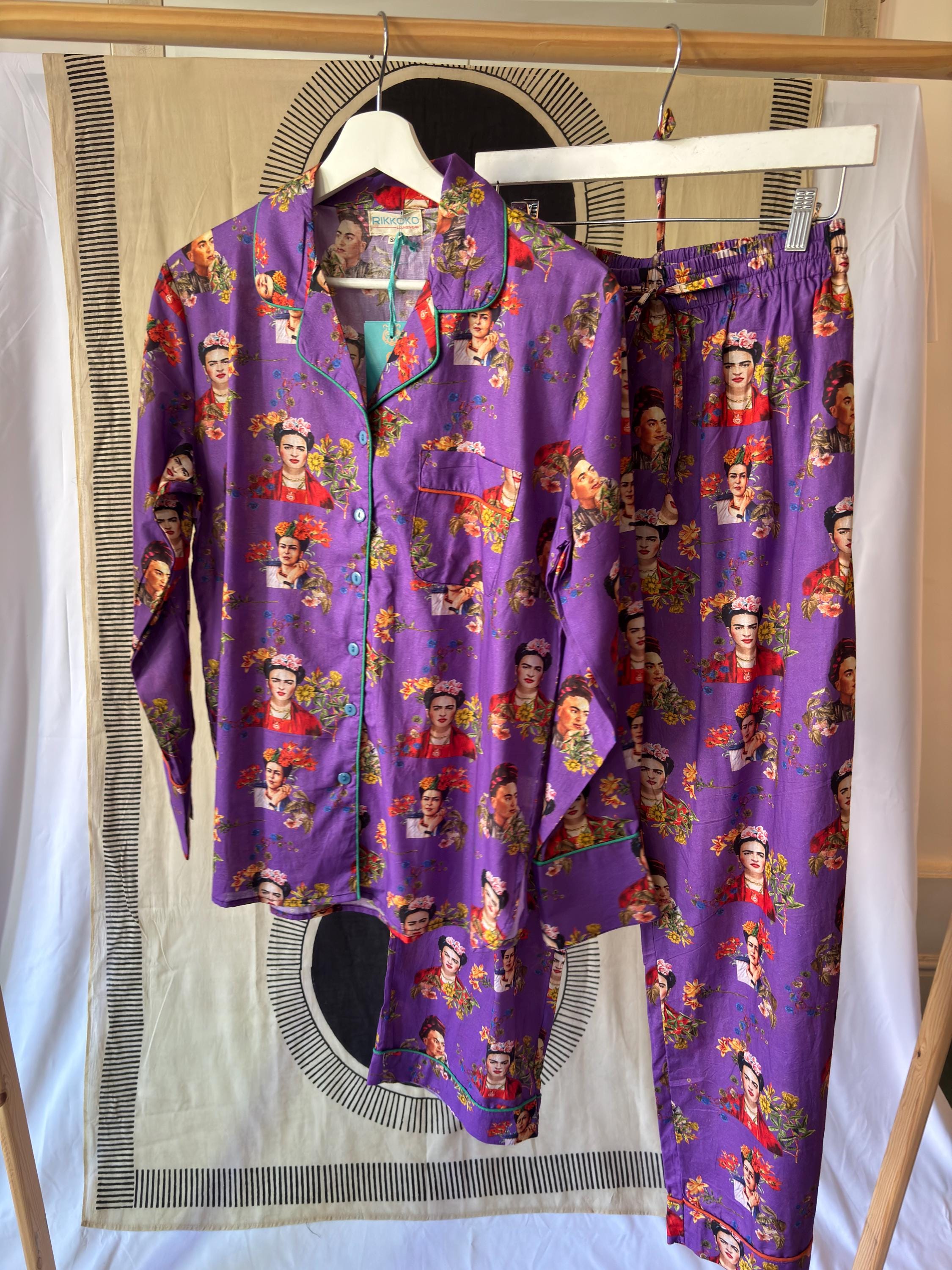 Pyjama woman set made in cotton purple with Frida  Kahlo print