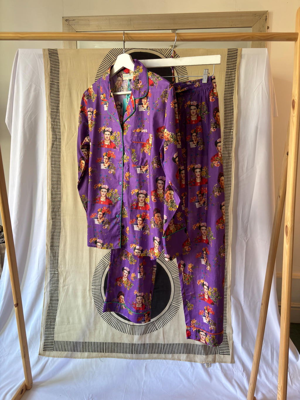 Pyjama woman set made in cotton yellow with Frida  Kahlo print