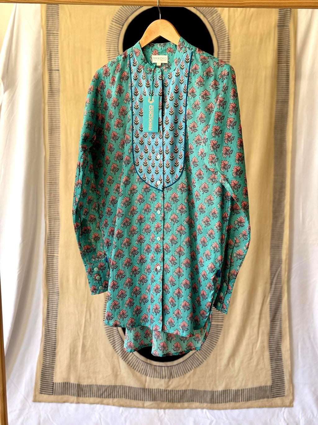 Floral printed  woman shirt blouse retro  looking made of cotton and floral block print