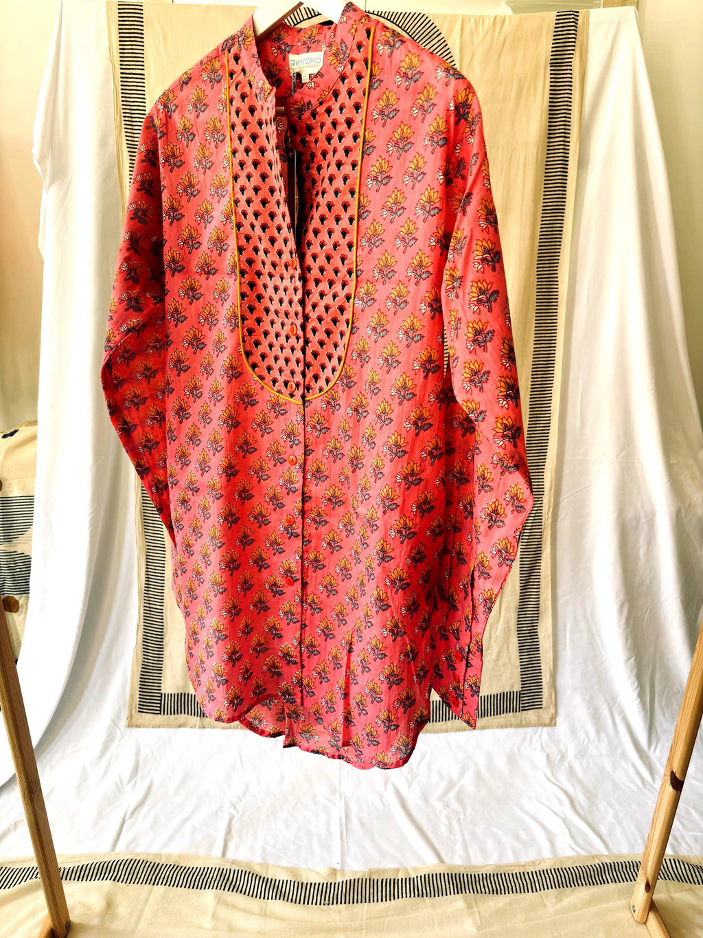 Floral printed  woman shirt blouse retro  looking made of cotton and floral block print