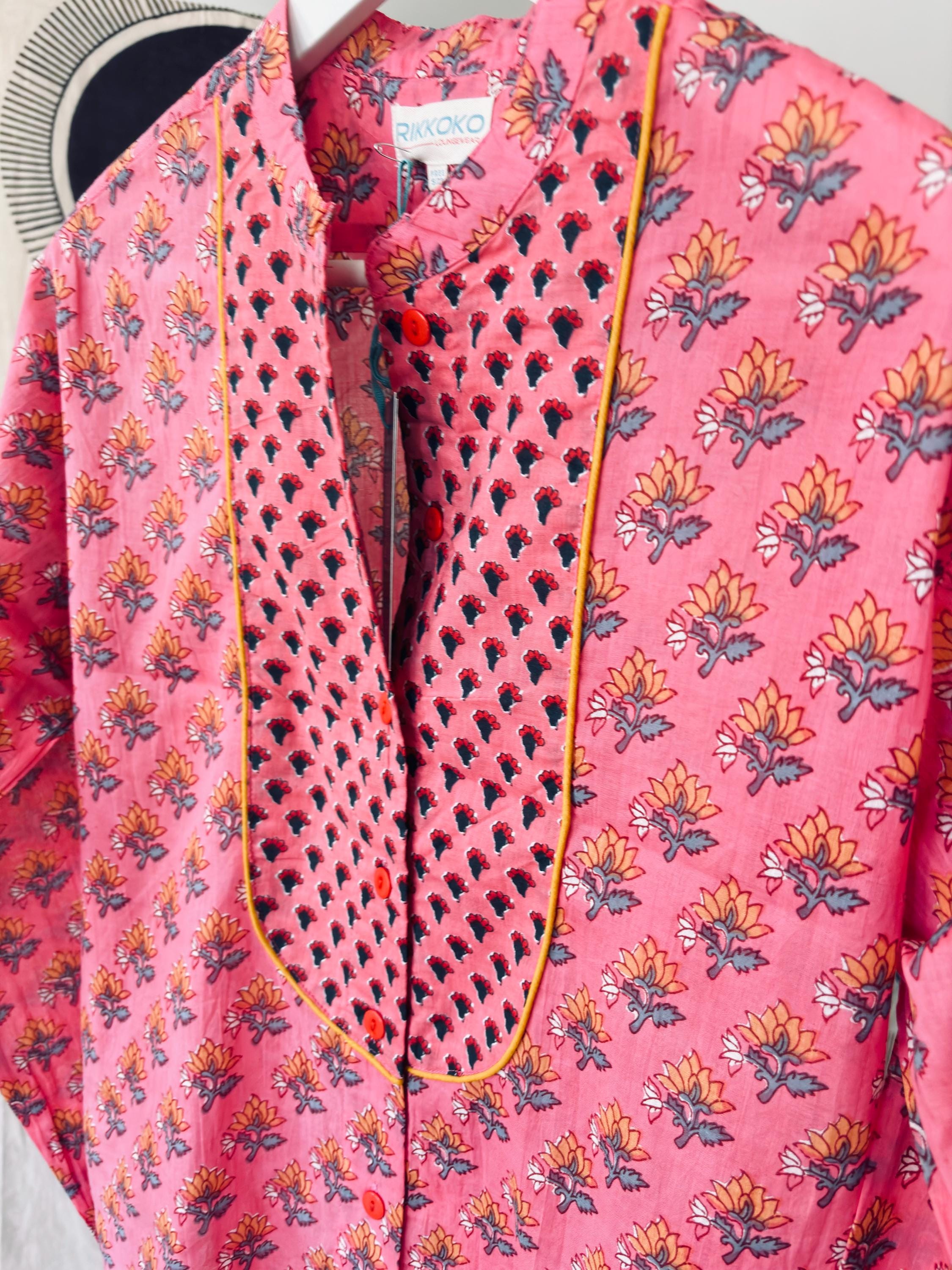 Floral printed  woman shirt blouse retro  looking made of cotton and floral block print