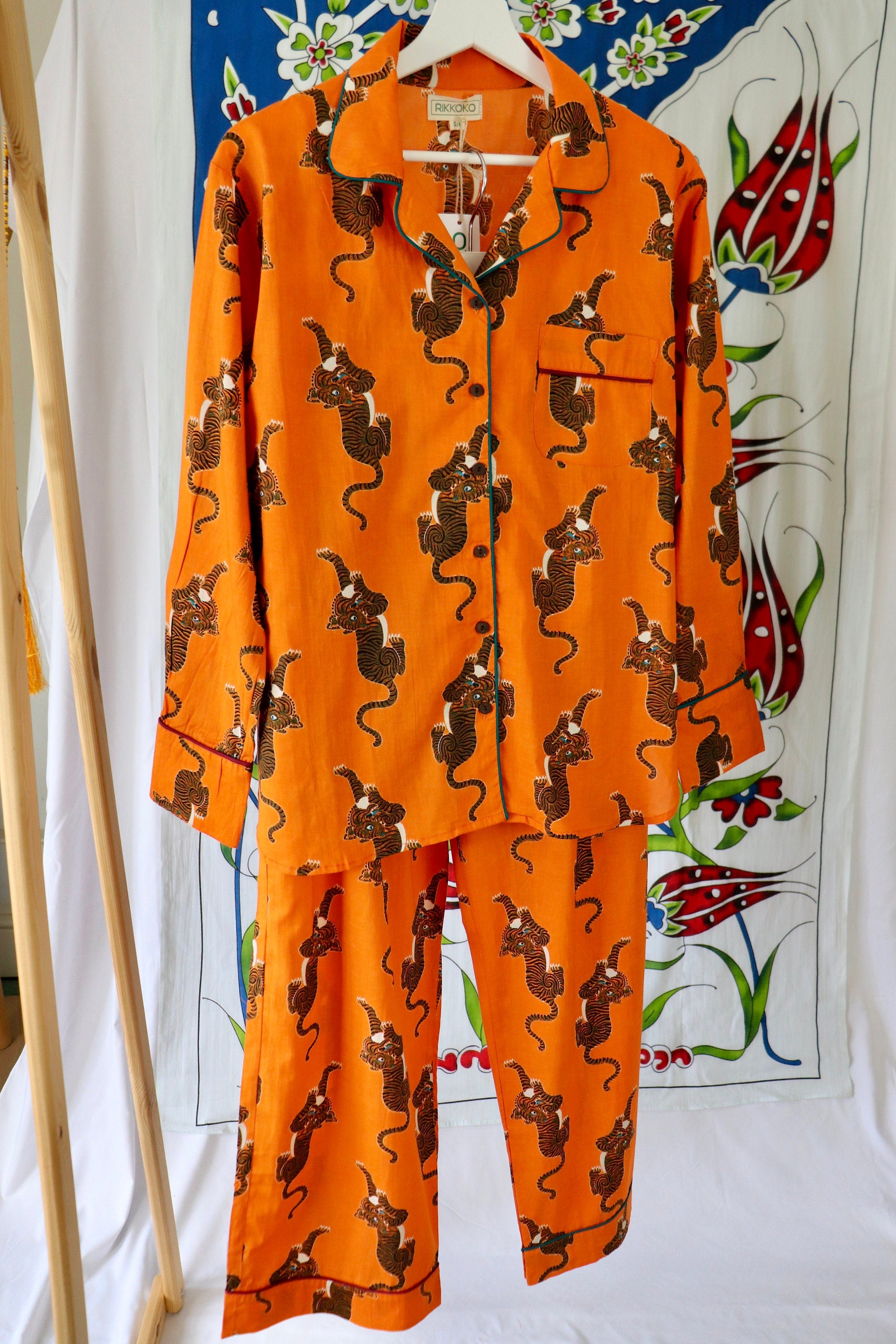 Pyjama set woman in pure cotton Tigers inspired print,  long pants and long sleeves with pockets and pipping on a Hermes Orange
