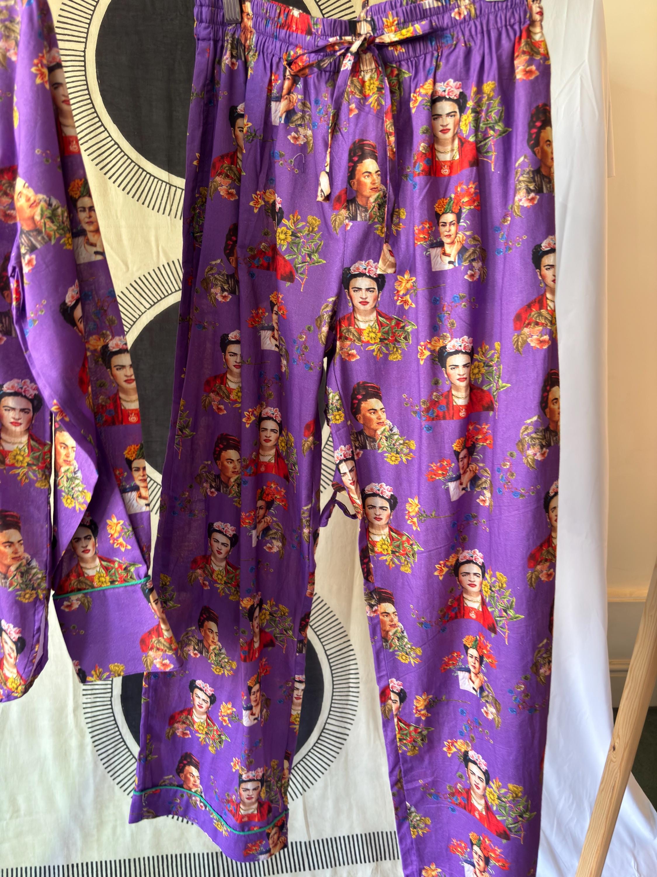 Pyjama woman set made in cotton purple with Frida  Kahlo print